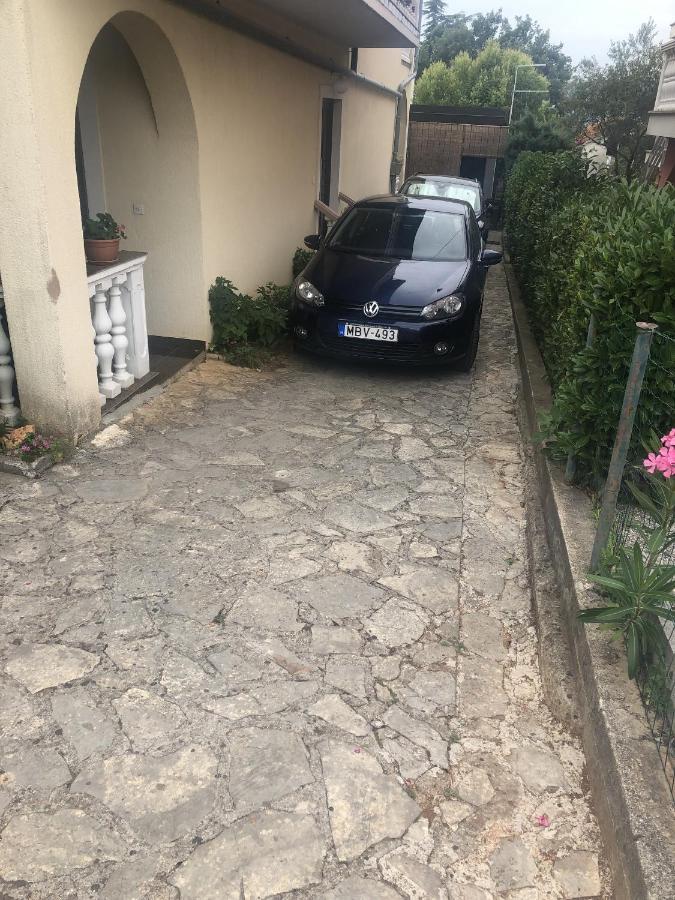 Apartments With A Parking Space Pinezici, Krk - 15269 Vrh  Exterior foto